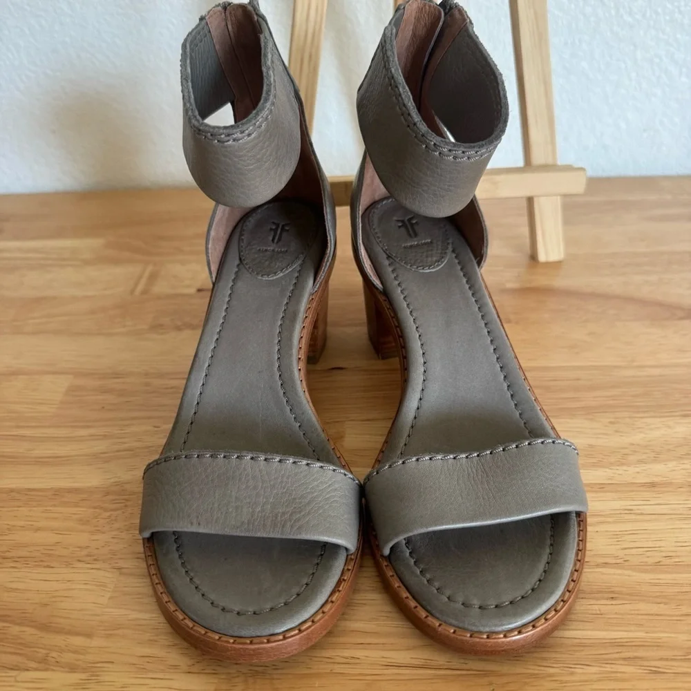 Frye Brielle Back Zip Block Heel Leather Block Gray Women's Sandals Size 6